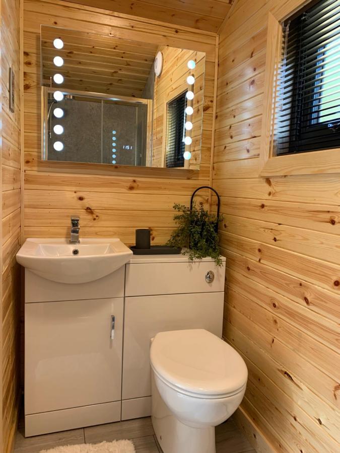 River Huts, Highland River Retreat With Hot Tub Inverness Ngoại thất bức ảnh