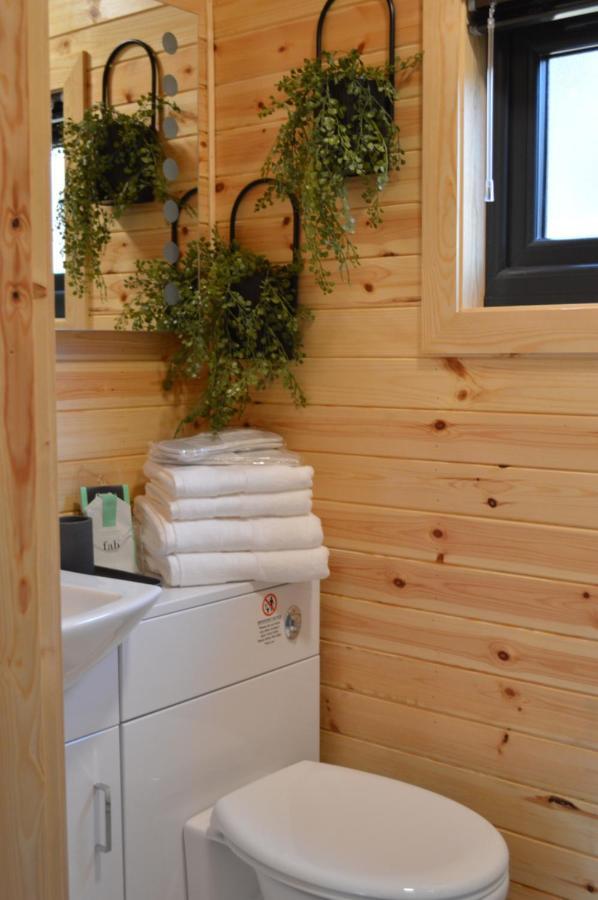 River Huts, Highland River Retreat With Hot Tub Inverness Ngoại thất bức ảnh