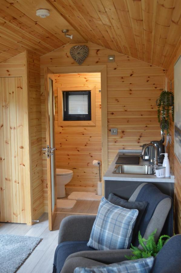 River Huts, Highland River Retreat With Hot Tub Inverness Ngoại thất bức ảnh