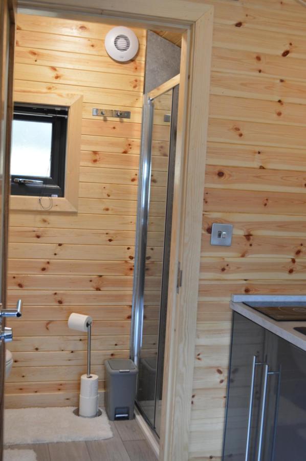 River Huts, Highland River Retreat With Hot Tub Inverness Ngoại thất bức ảnh