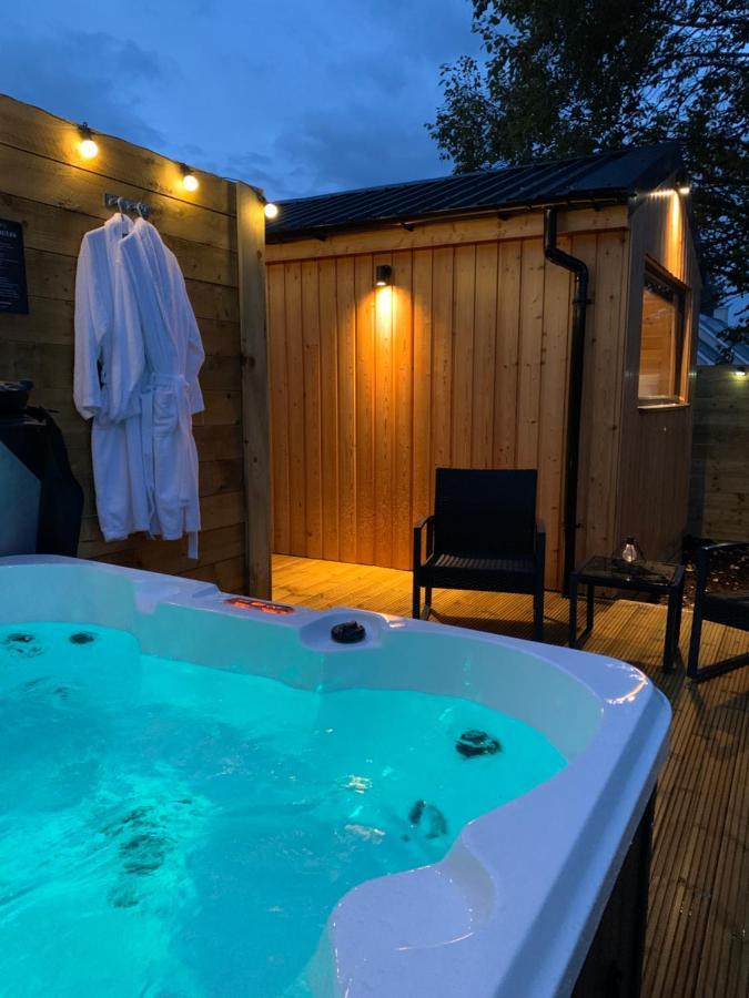 River Huts, Highland River Retreat With Hot Tub Inverness Ngoại thất bức ảnh